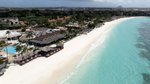 Letecký pohled na hotel a pláž 