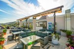 Střešní terasa a sky bar