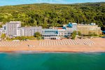 Hotel s pláží - budova vpravo