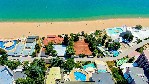 Pohled na hotel a pláž