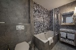 Hotelový pokoj - koupelna 