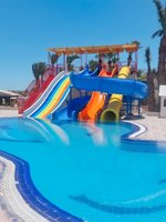 Skluzavky u sesterského hotelu Empire Beach
