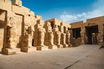Starobylé sochy faraonů v komplexu Karnak - Luxor