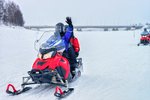 Turisticky oblíbená projížďka na sněžném skútru