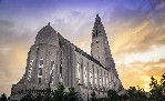 Luteránskou dominantou Reykjavíku je kostel Hallgramskirkja