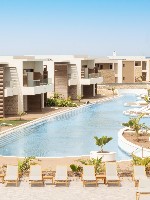 Hotelové budovy s bazénem