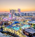 Pohled na noční areál