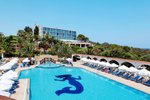 Pohled na hotel z bazénu