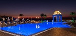 Večerní pohled na bazén