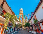 V pozadí Kostel Panny Marie Guadalupe
