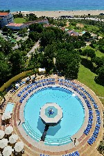 Portugalsko, Algarve, Alvor - Pestana Delfim Beach & Golf Hotel - pohled na bazén a pláž