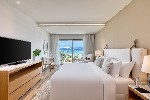 Suita Emerald Beachfront