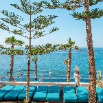 Bazén a výhled na moře