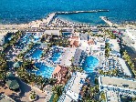 Letecký pohled na hotel a pláž 