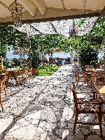 Venkovní terasa se zahrádkou