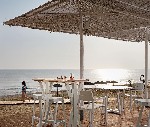 Pláž a posezení u pláže