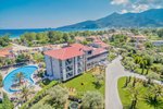 Pohled na hotel a bazén