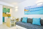 Apartmá - kuchyňský kout s obývací částí