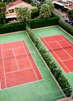 Tenisové kurty
