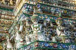 Barevná výzdoba chrámu Wat Arun, Bangkok