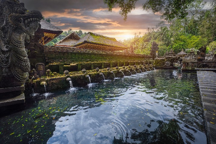 TITULNI FOTKA - Chrám Tirtha Empul Bali