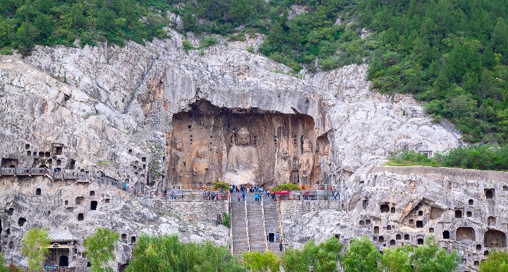 Titulka - jeskyně v Longmenu
