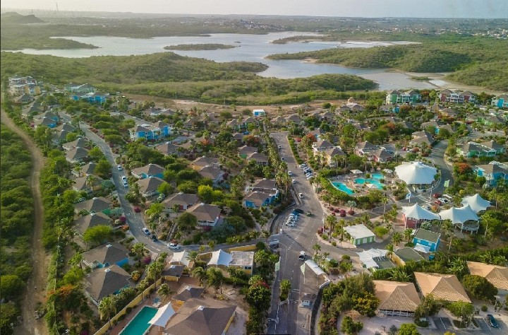 Letecký pohled na hotelový resort 