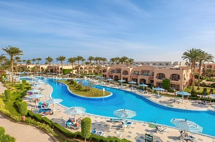 Hotelový resort s bazénem