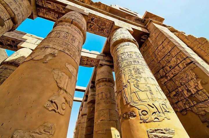 Hieroglyfy v chrámu Karnak