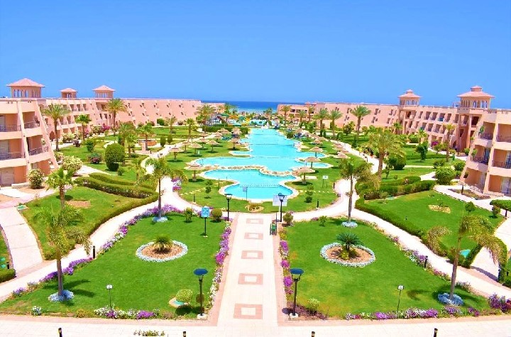 Hotelový resort s bazénem