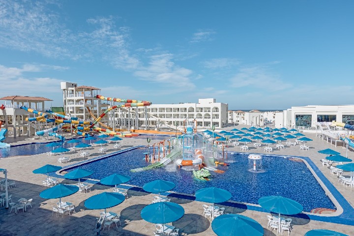 Resort s bazény a skluzavkami