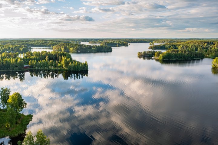 Finská letní jezerní krajina