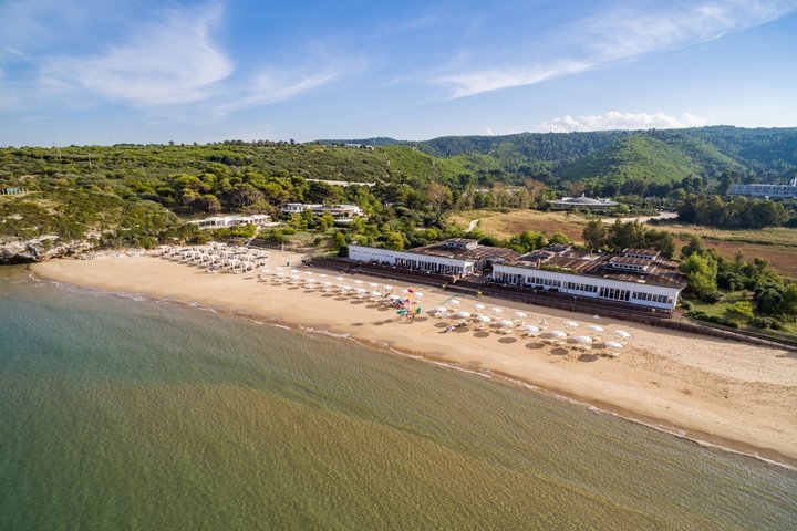 Hotel a pláž