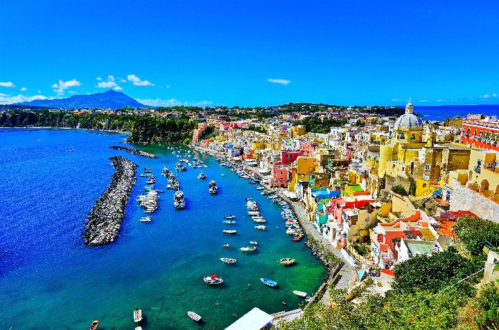 Ischia-Capri-Procida v turistickém rytmu