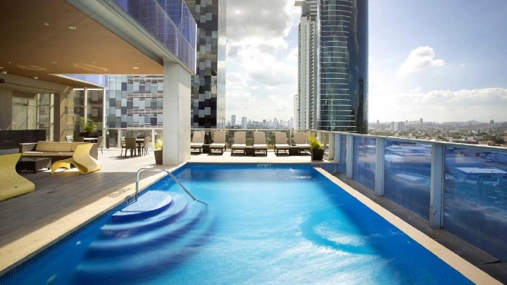 Městský hotel s bazénem 