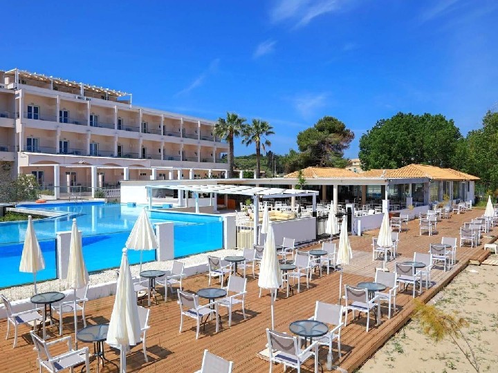 Hotel Cavomarina beach