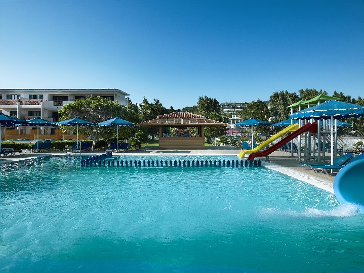 Bazén se skluzavkami