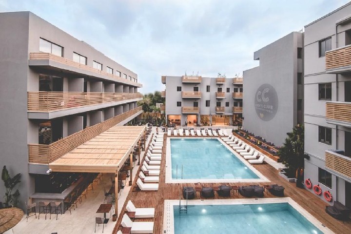Hotel s bazénem