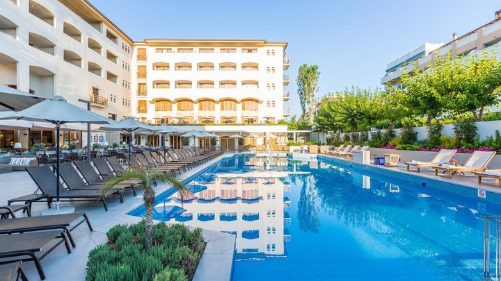 Hotel s bazénem