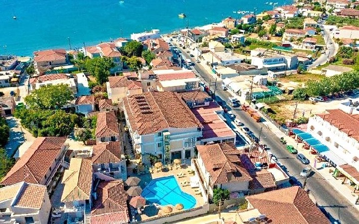 Pohled na hotelový areál