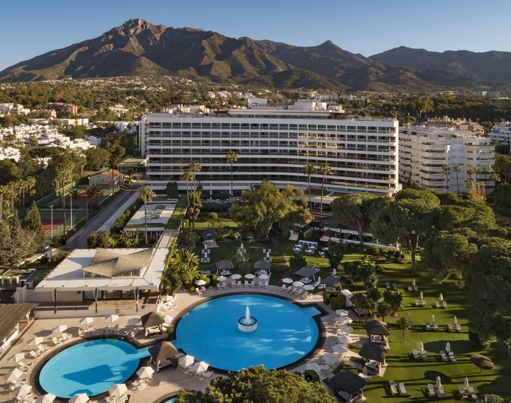 Hotel s bazénem