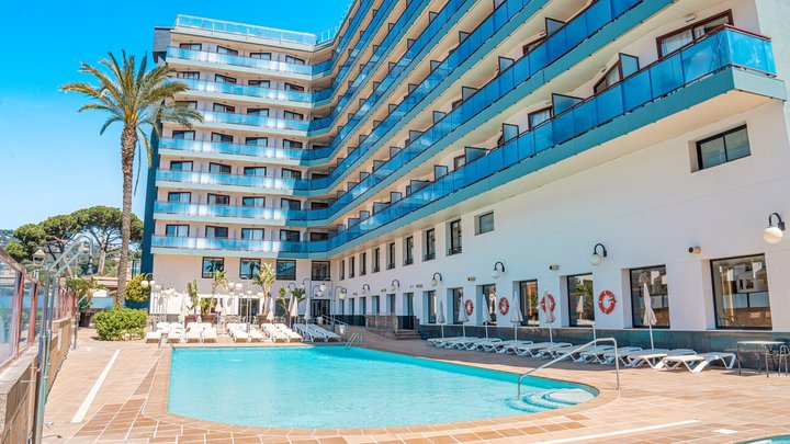 Hotel s bazénem