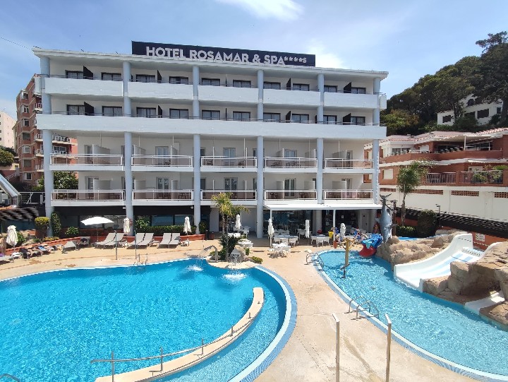 Hotel s bazénem