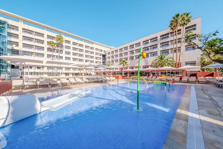 Hotel s bazénem