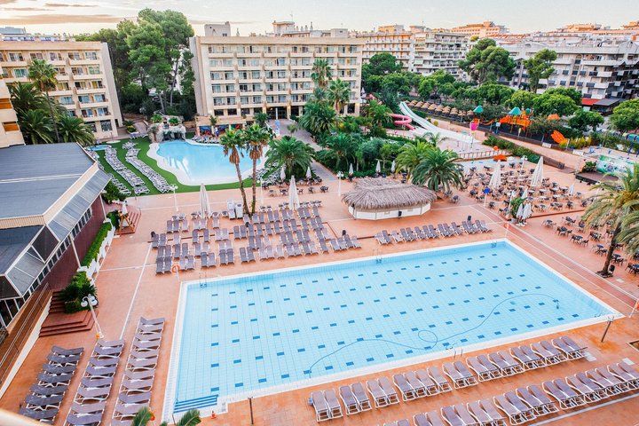 Hotel s bazénem