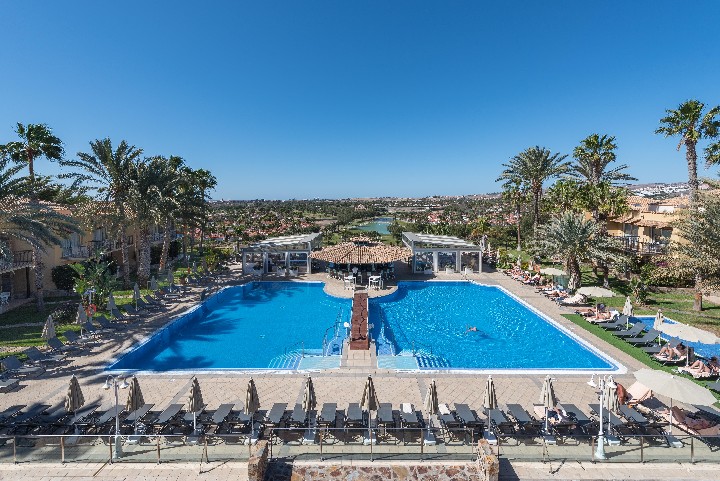 Hotel - bar u bazénu