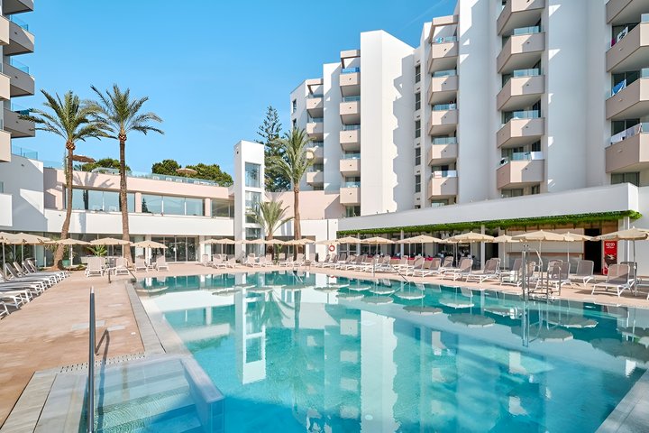 Hotel s bazénem