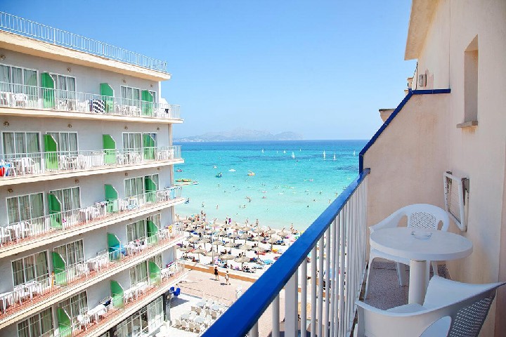 Výhled na moře z pokoje