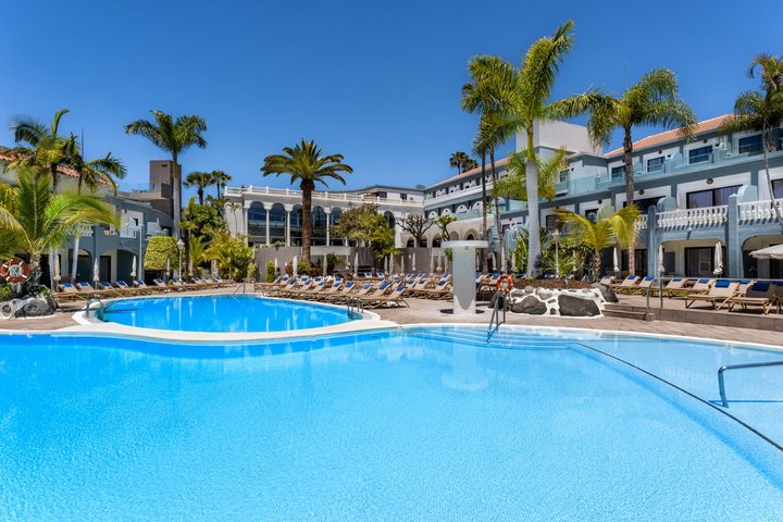 Hotel s bazénem