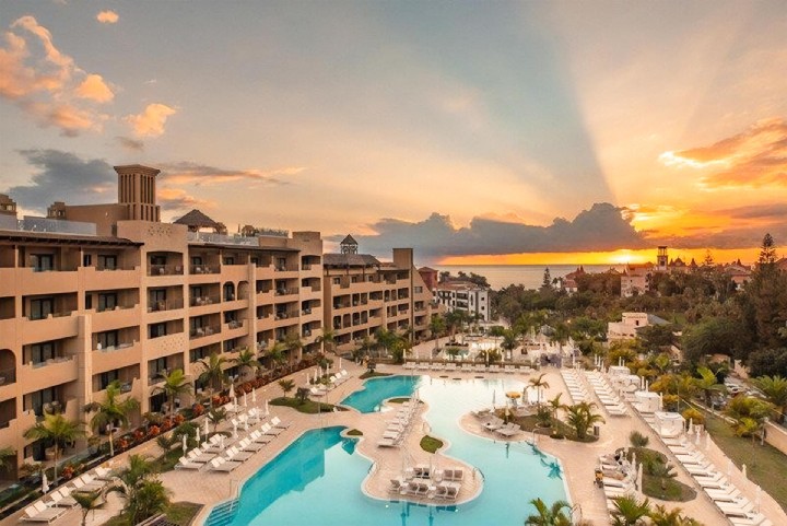 Pohled na areál při západu slunce